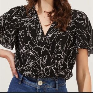 ASTR THE LABEL ribbed floral cropped top